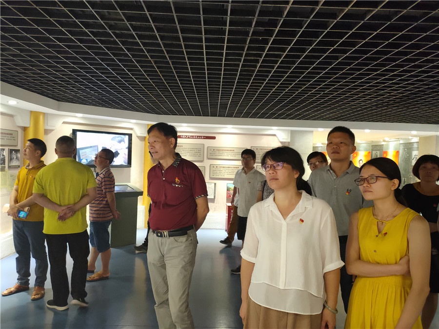 参观3.jpg