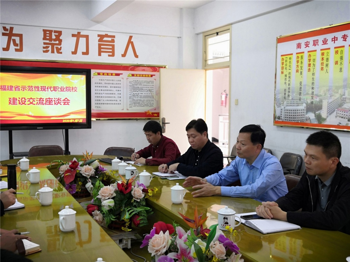 我校.jpg 我校.jpg