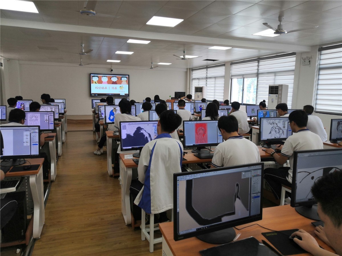 学生实训1.jpg 学生实训1.jpg