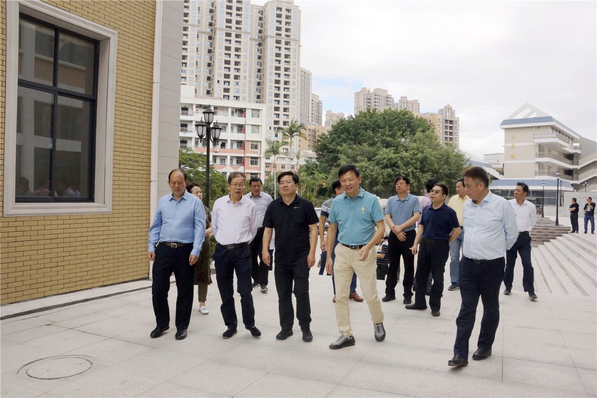 中心外面.JPG
