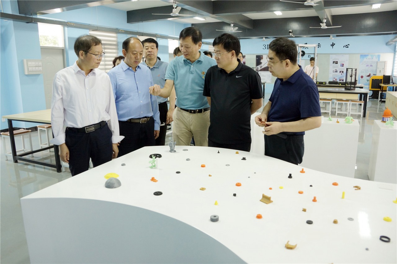 3D打印室3.JPG 3D打印室3.JPG
