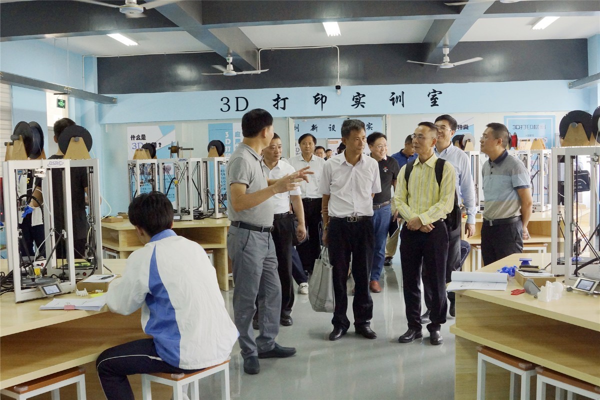 参观4.JPG 参观4.JPG