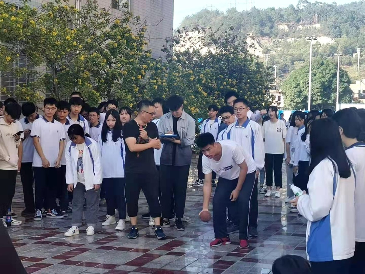 保龄球.jpg 保龄球.jpg