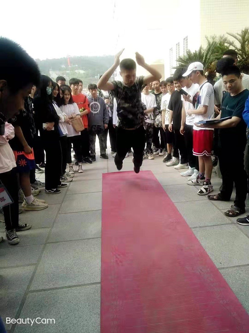 立定跳远2.jpg 立定跳远2.jpg