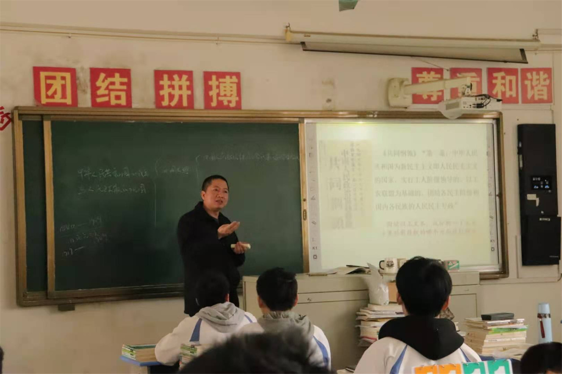 梁海金.jpg