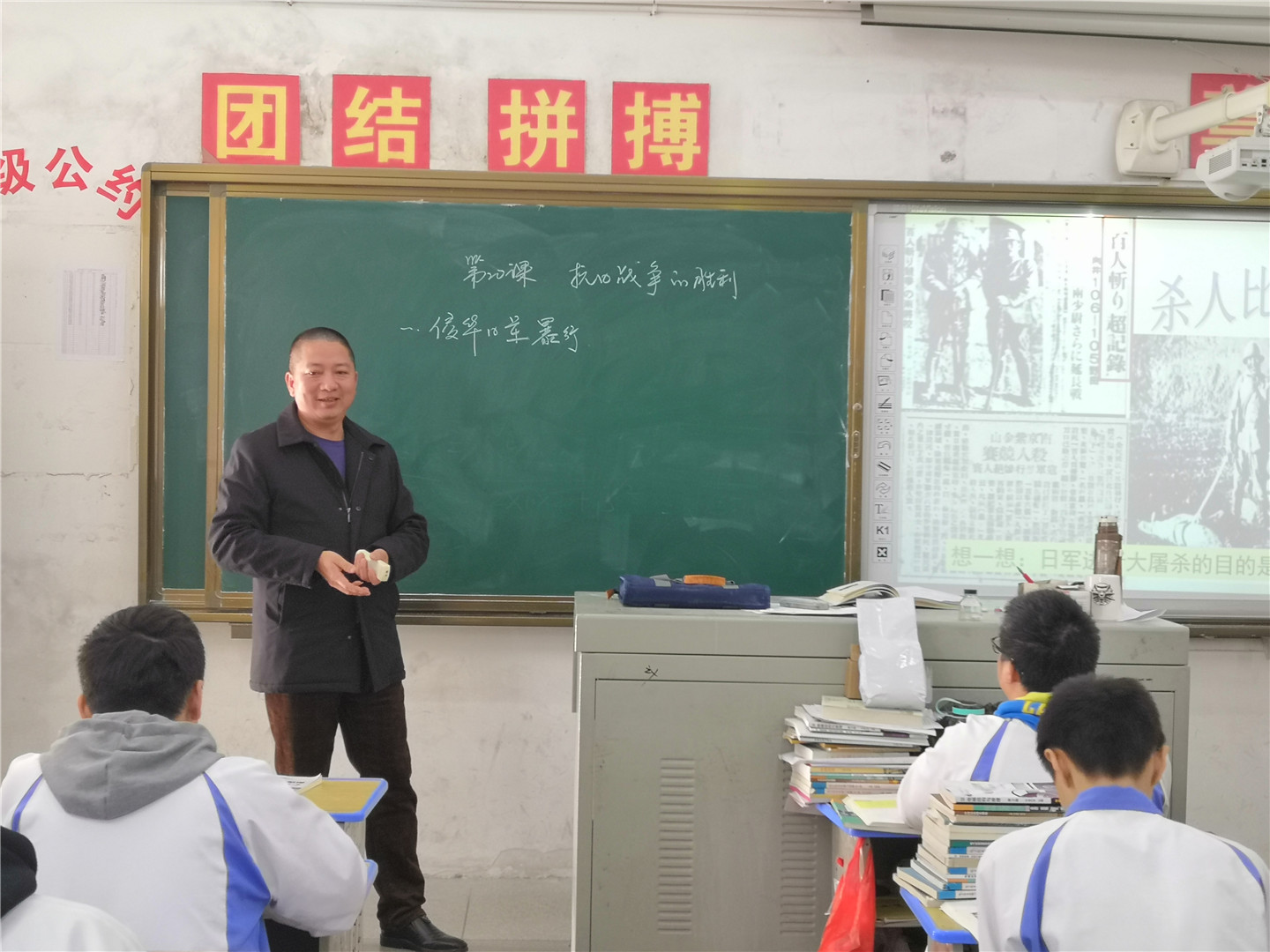 梁海金.jpg