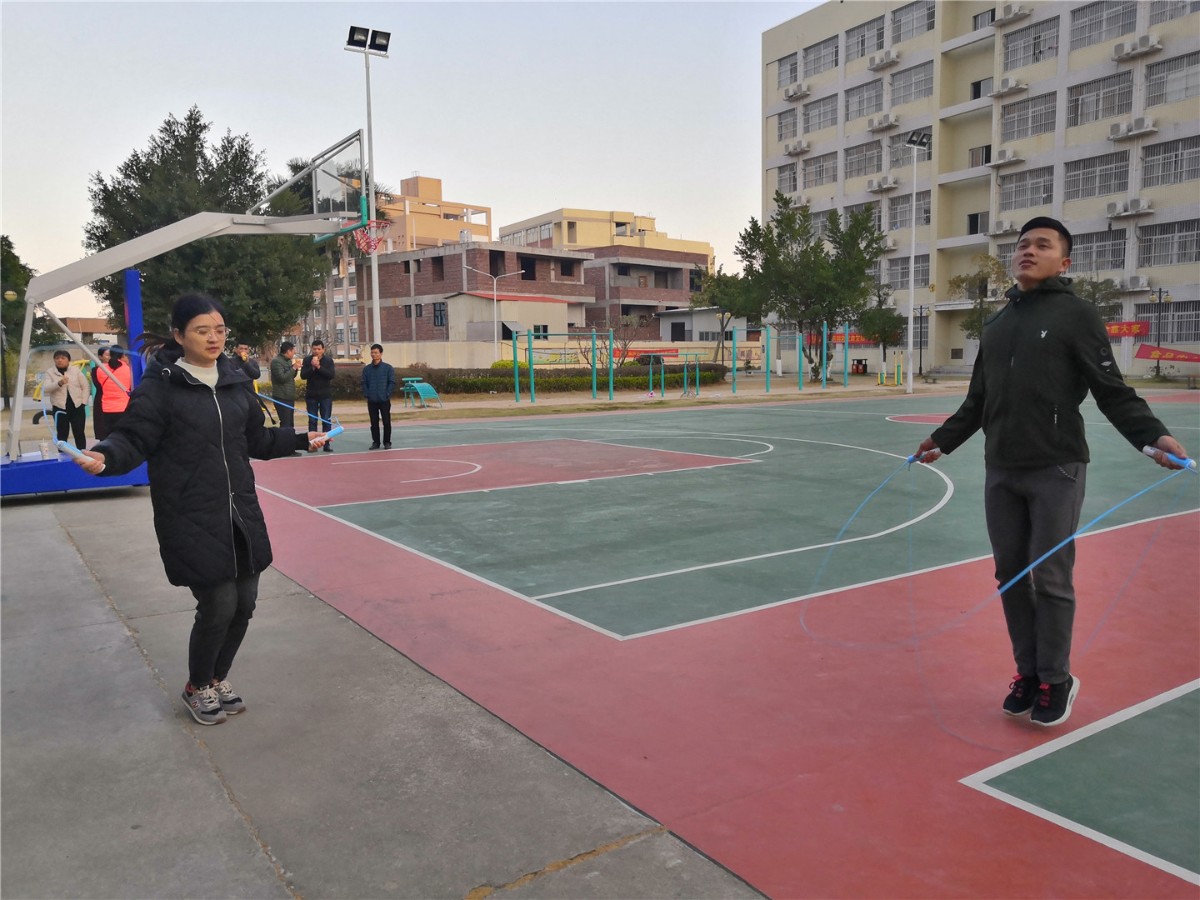 跳绳.jpg 跳绳.jpg