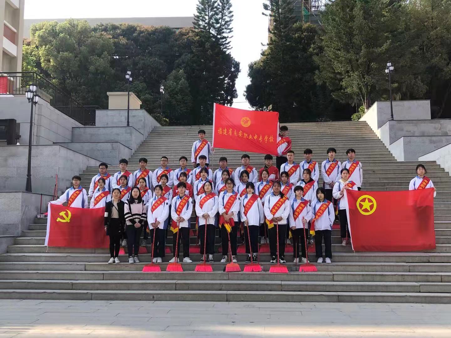 合影.jpg