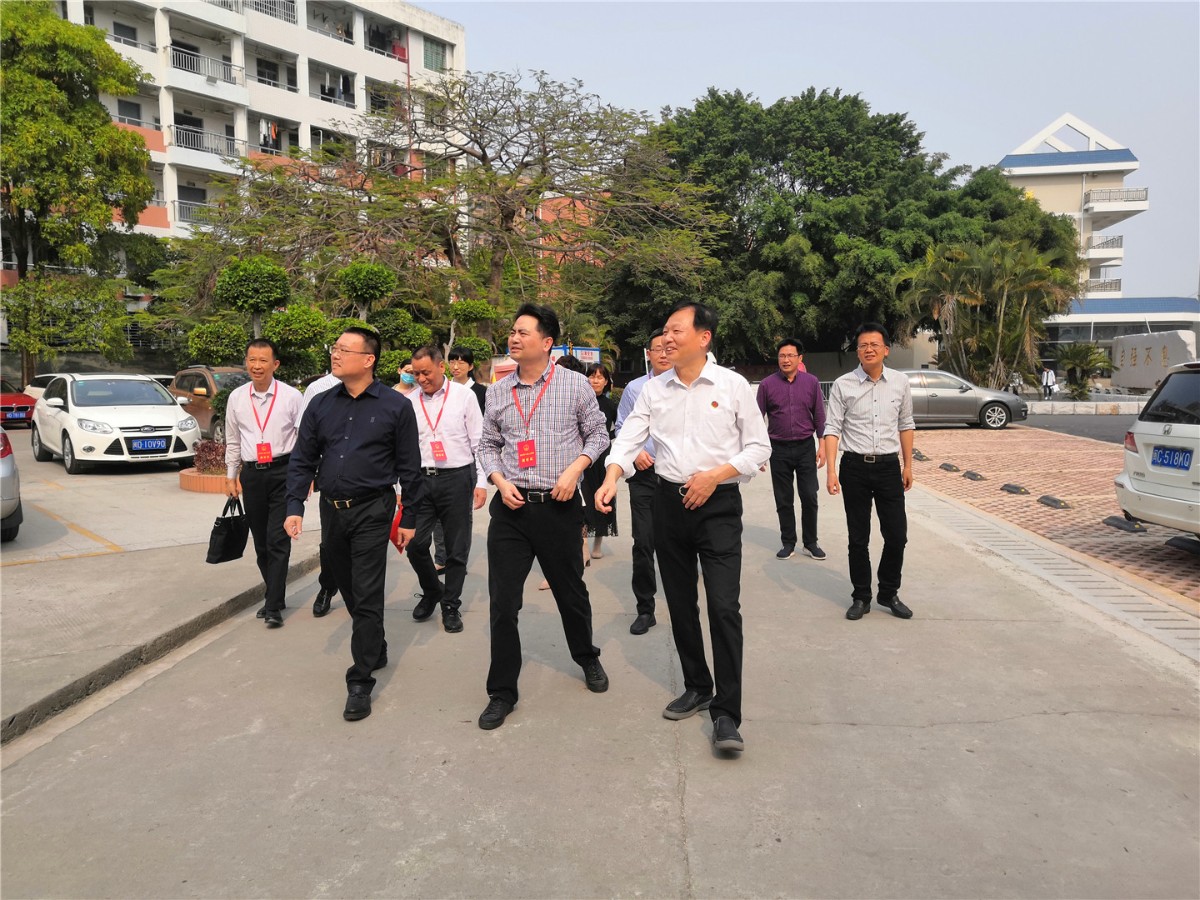 操场.jpg 操场.jpg