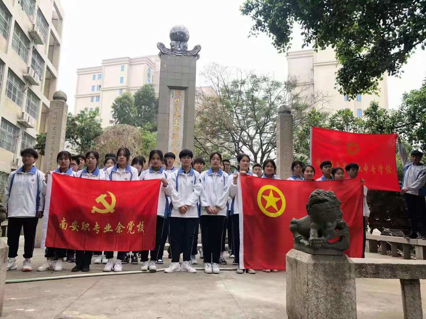 合影.jpg 合影.jpg