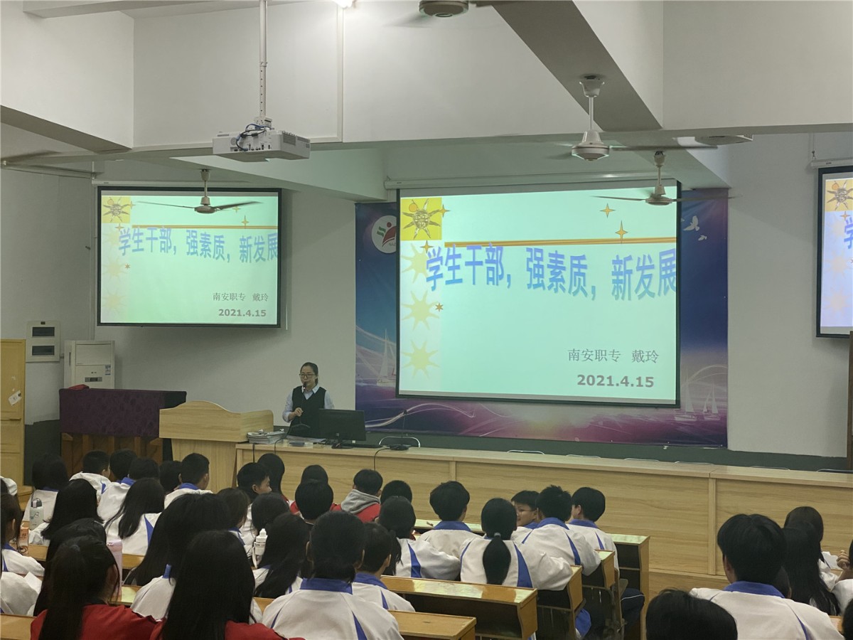 戴玲.jpg 戴玲.jpg