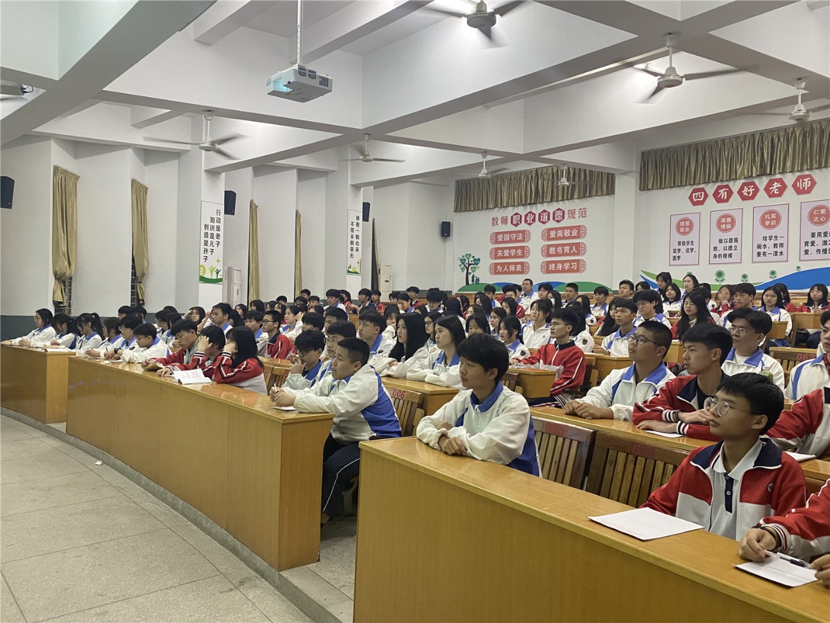 全体学生.jpg 全体学生.jpg