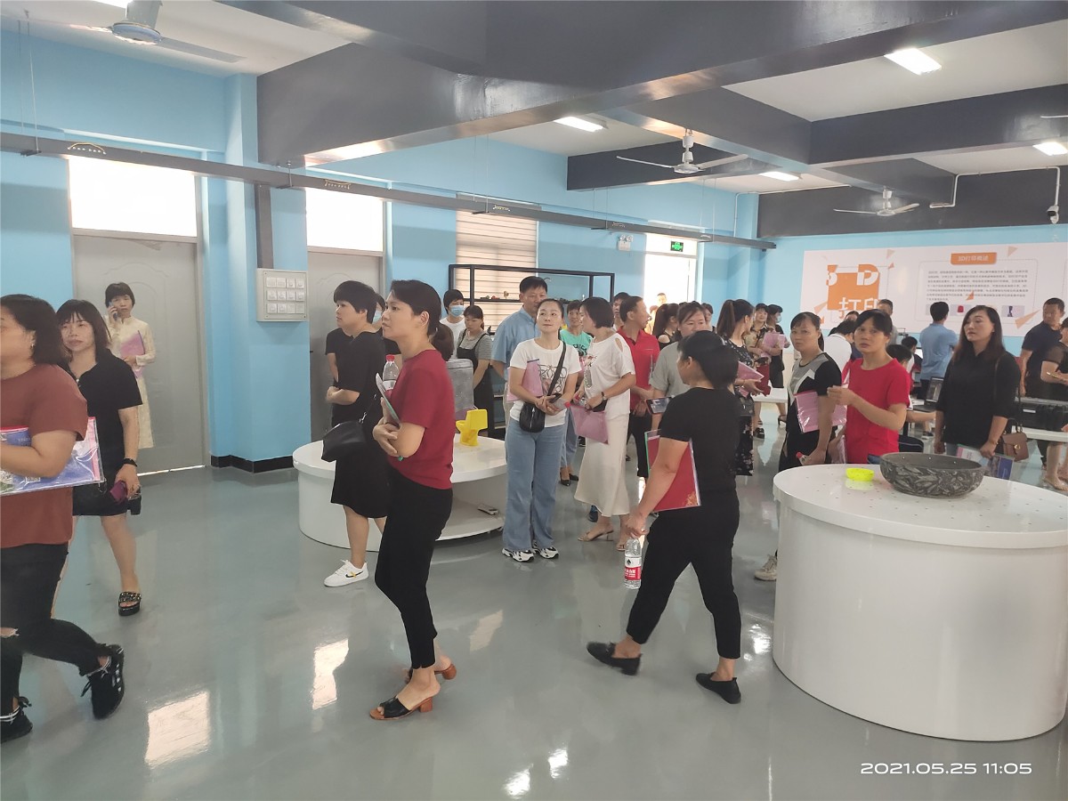参观4.jpg 参观4.jpg