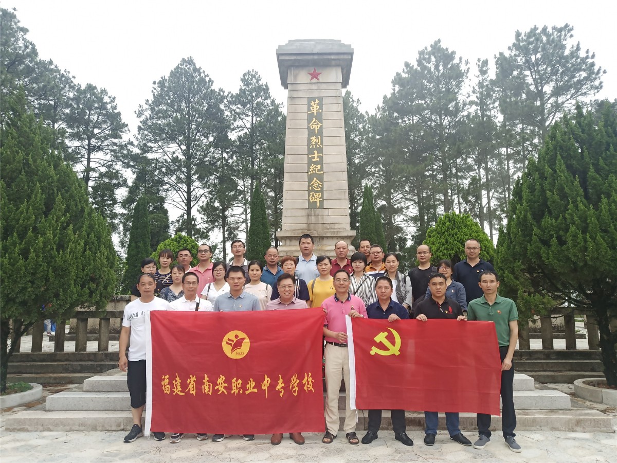 革命烈士纪念碑.jpg