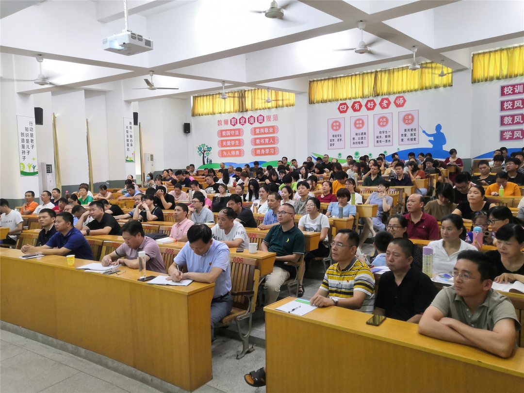 全体党员.jpg 全体党员.jpg
