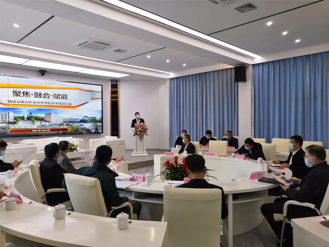校长汇报1.jpg 校长汇报1.jpg