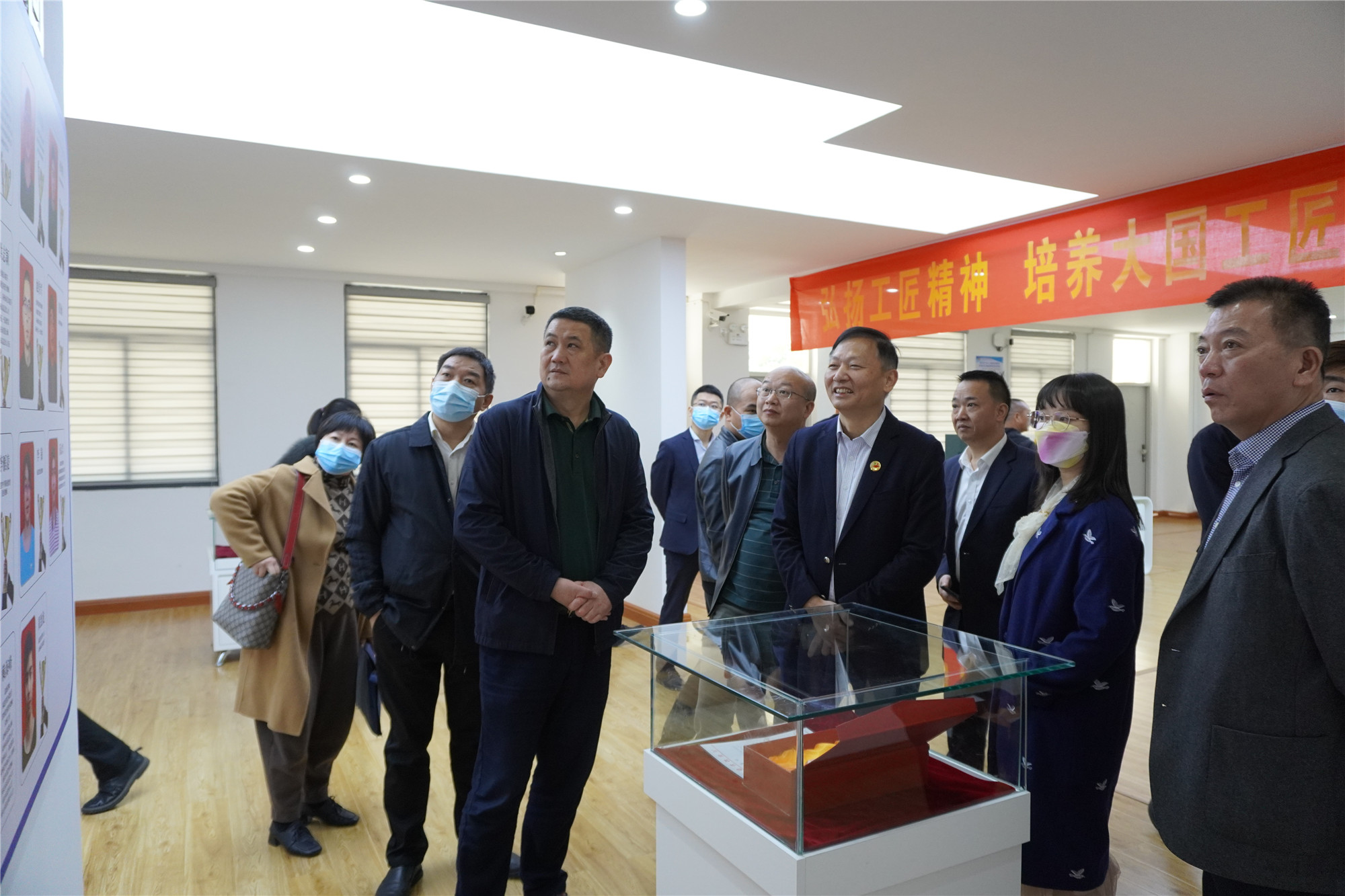参观1.JPG 参观1.JPG