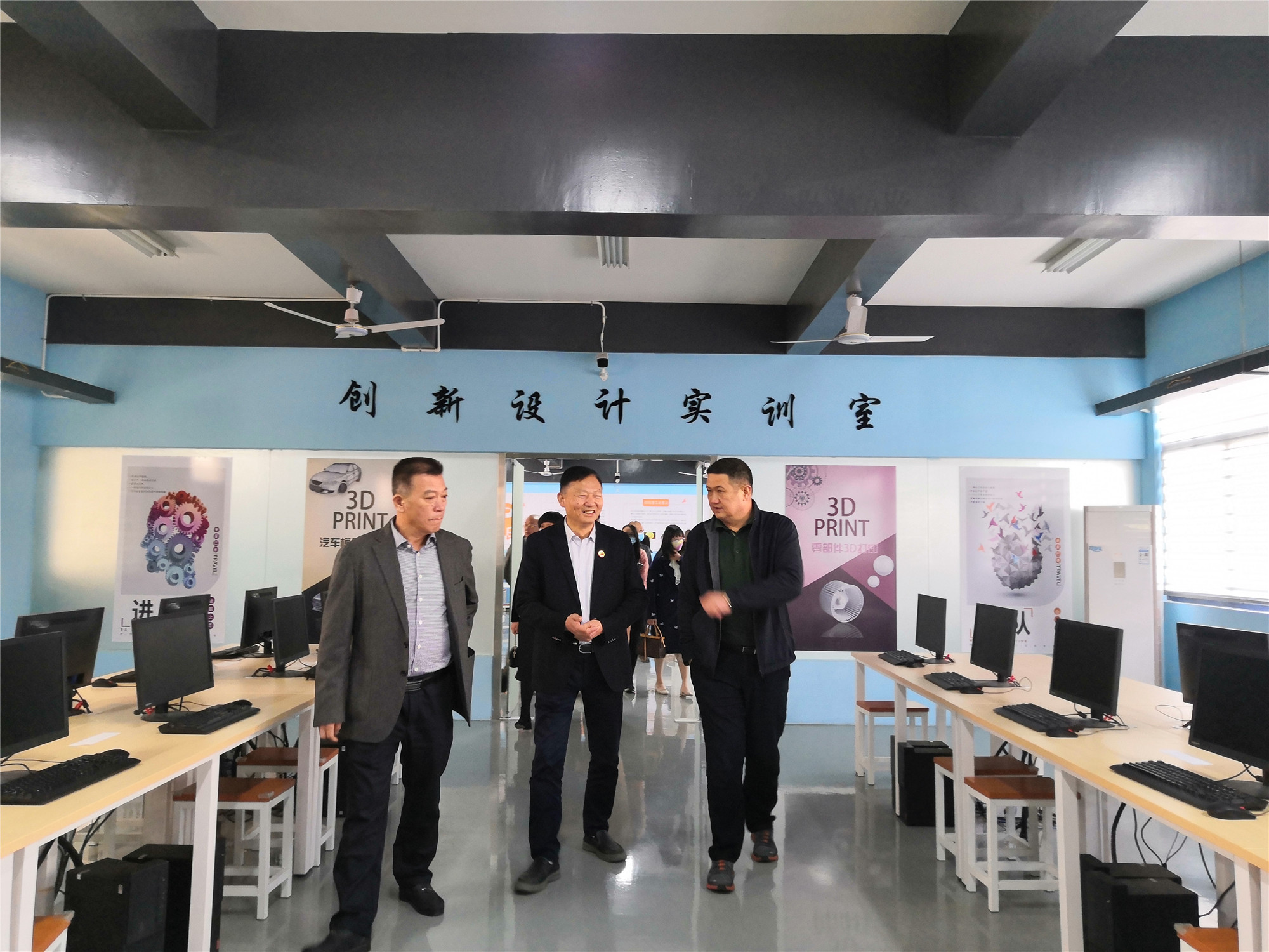 参观3.jpg 参观3.jpg