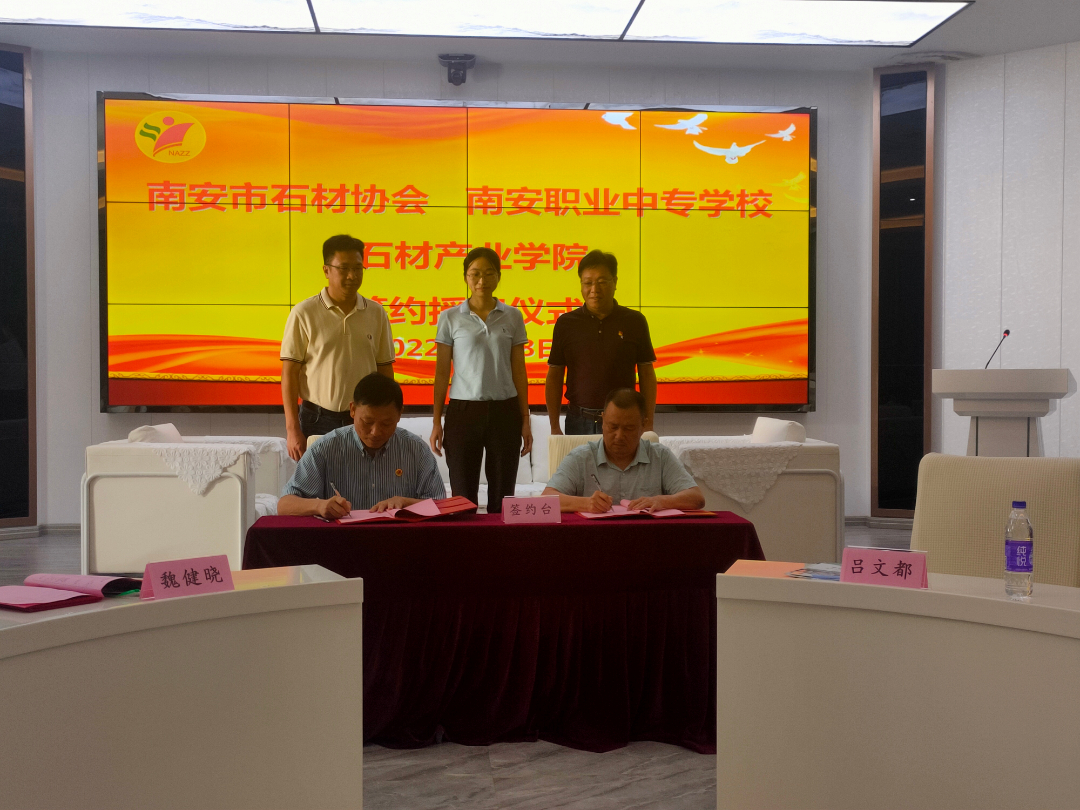 签约1.jpg 签约1.jpg