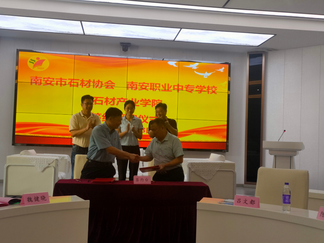 签约2.jpg 签约2.jpg