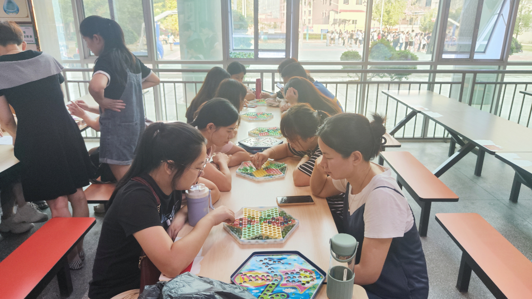 跳棋2.jpg 跳棋2.jpg