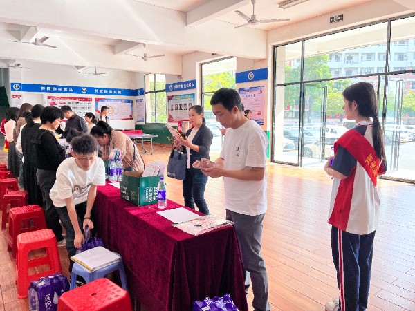 1745204713503632.jpg 听课老师报到1.jpg